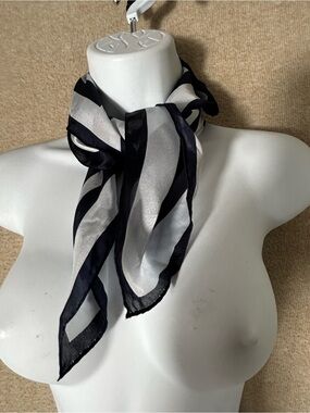 Elaine Gold Collection XIIX Silk Scarf Handkerchief Handbag Square Black Grey